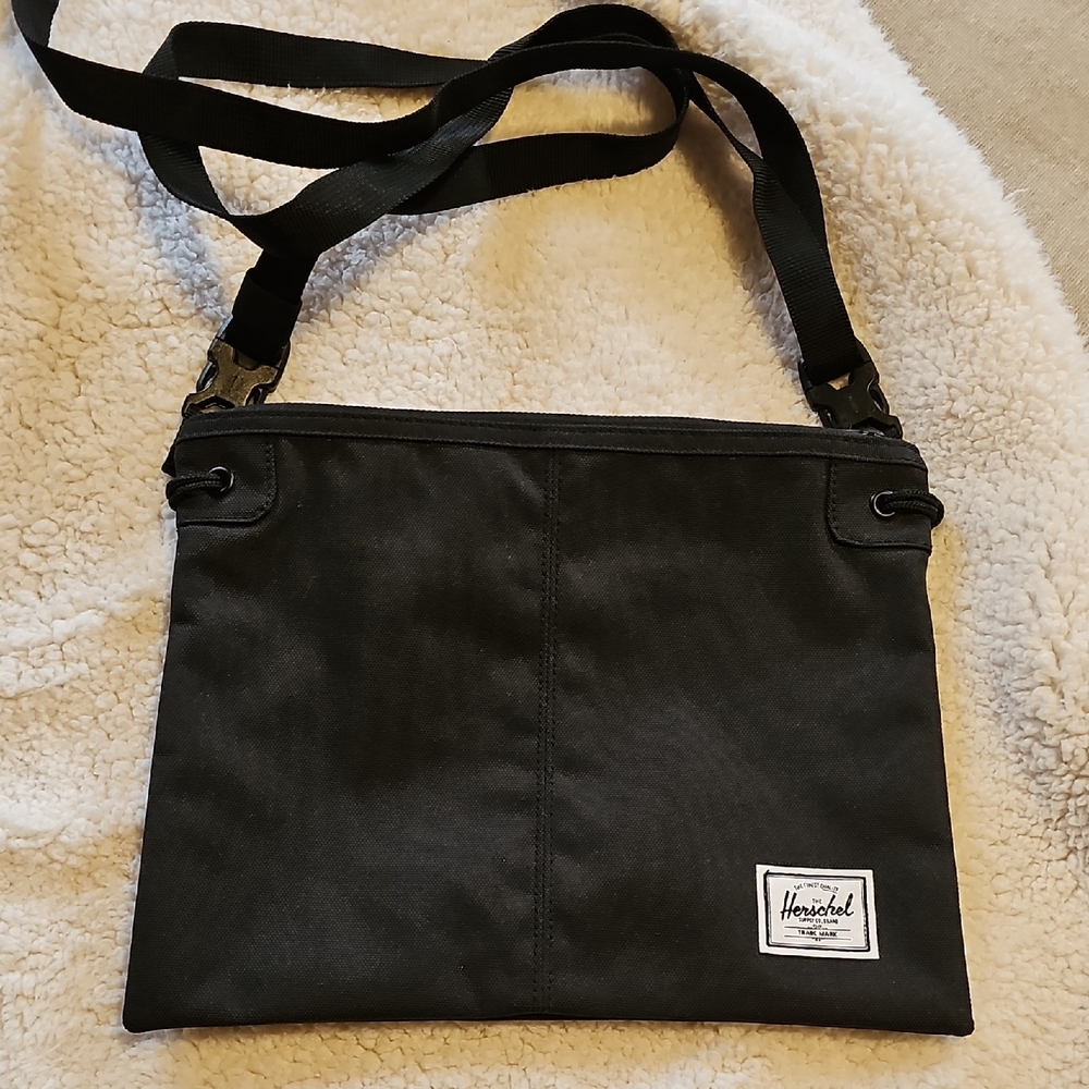 Herschel Supply Company Black Messenger Bag Durable Minimalist Design